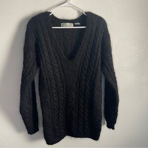 Northern Isles women’s cable knit V Neck Sweater Size Large mohair acrylic black